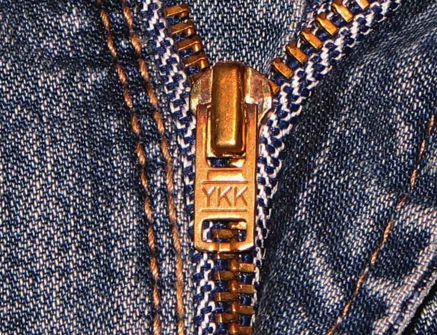 YKK_Zipper_on_Jeans_close_up