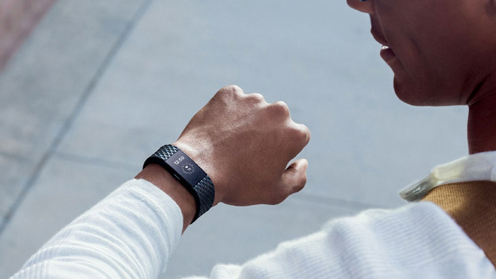 fitbit-charge-2_business-street_lifestyle-970x546-c