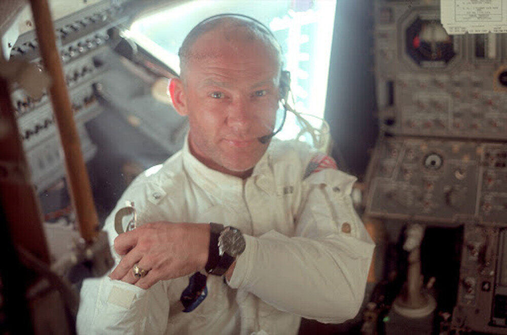 Buzz Aldrin กับ Omega Speedmaster