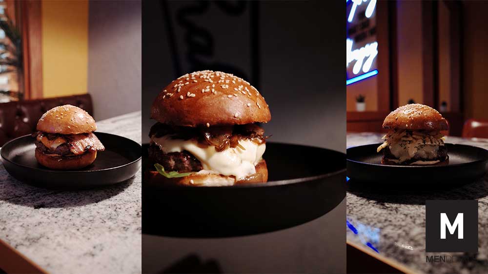 เรียงจากซ้ายไปขวา Ultimate Cheese Burger, Bacon mushroom, และ French onion ของร้าน Beast & Butter